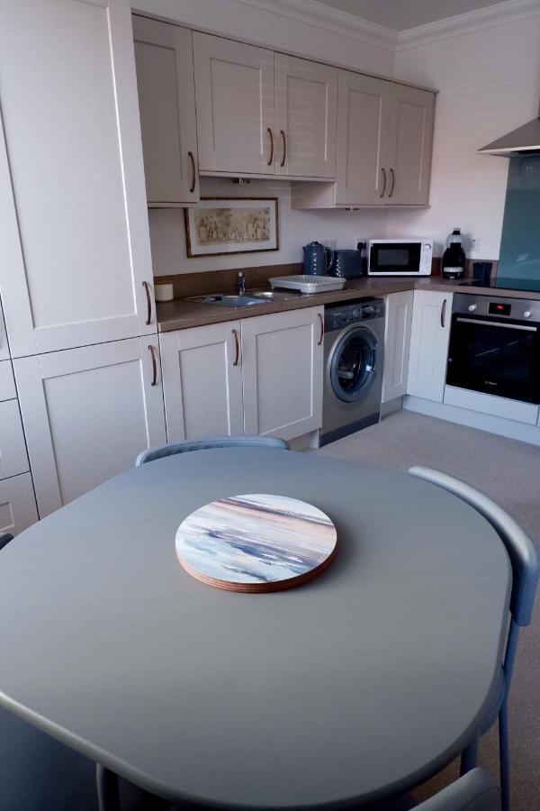 No 7 Quiet, Two Bedroom Ground Floor Flat In Tornagrain Great For Early Airport Departures Or Late Flights Dalcross Extérieur photo