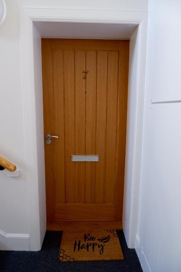 No 7 Quiet, Two Bedroom Ground Floor Flat In Tornagrain Great For Early Airport Departures Or Late Flights Dalcross Extérieur photo