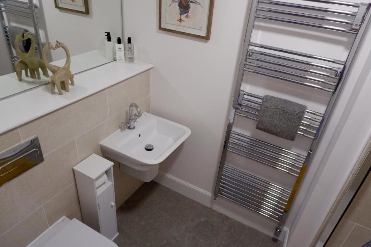No 7 Quiet, Two Bedroom Ground Floor Flat In Tornagrain Great For Early Airport Departures Or Late Flights Dalcross Extérieur photo